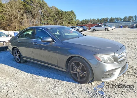 2017 Mercedes-Benz E 300 4Matic z USA, uszkodzony, nr VIN WDDZF4KBXHA026936